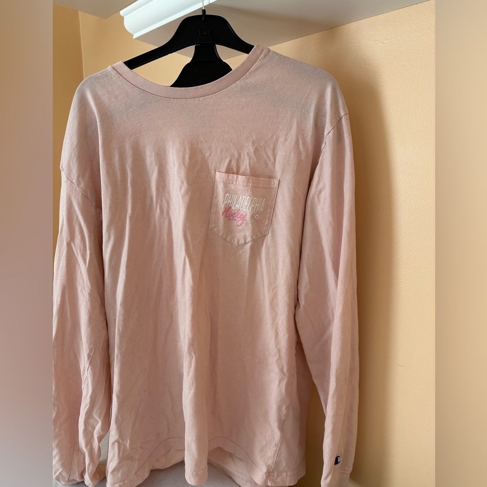 🏒 Philadelphia Flyers Hockey Pink Graphic Tee